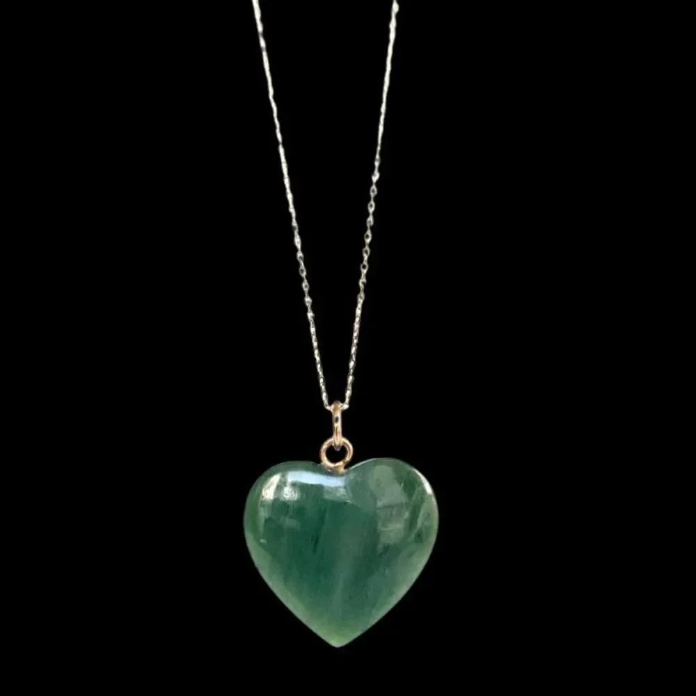 Stunning 30ct Jade Heart Pendant - Picture 3 of 8